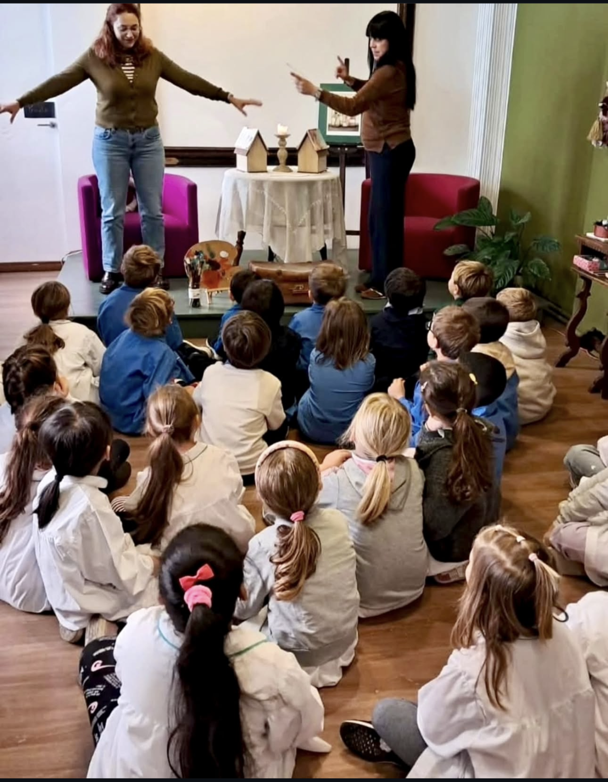 Rachele legge ai bambini